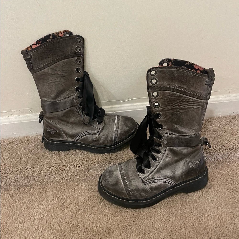DOC MARTENS TRIUMPH 1914 GREY FLORAL FOLD OVER COMBAT BOOTS